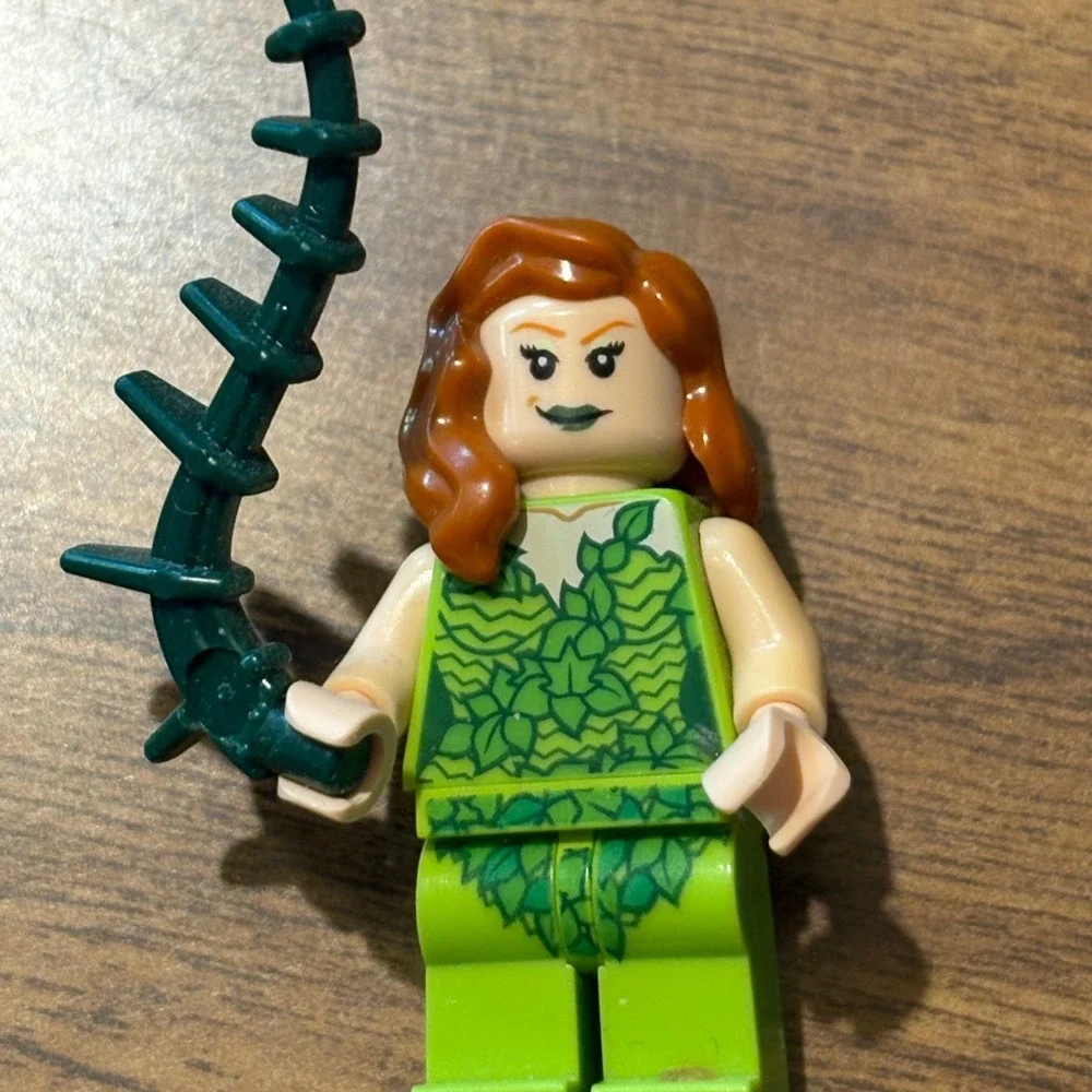 LEGO DC Super Heroes Poison Ivy Minifigure with Vine Accessory sh010 Batman
